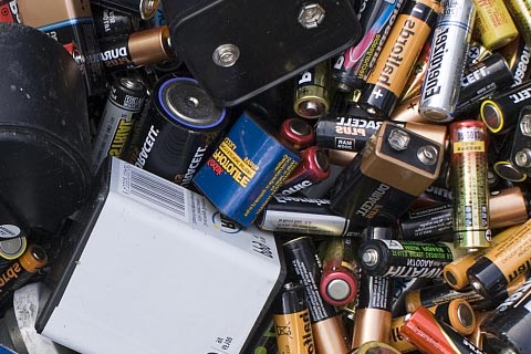 衡南茶高价UPS蓄电池回收-废太阳能电池板回收